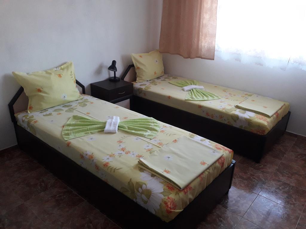 Georgievi Guest House Pomorie Eksteriør billede
